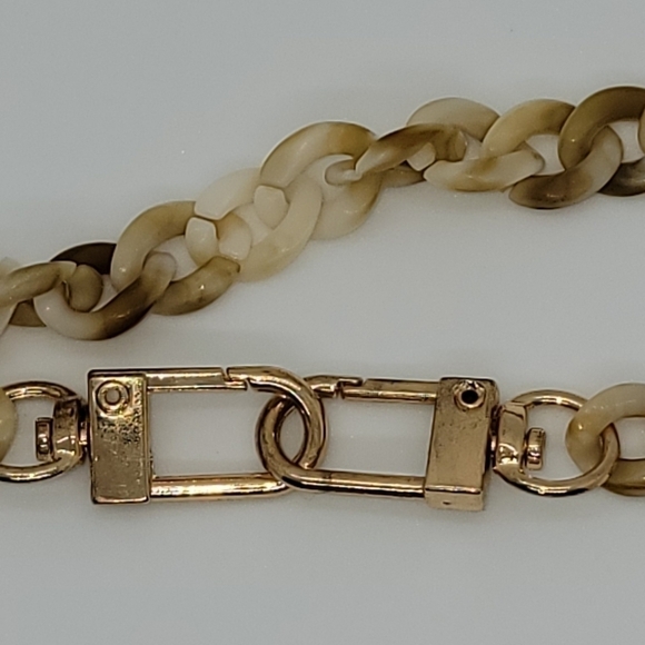 Tortoiseshell print chain necklace - Picture 2 of 3